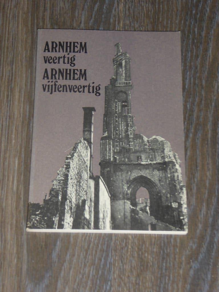 ARNHEM veertig ARNHEM vijfenveertig, Tweede Wereldoorlog, Verzenden, Zo goed als nieuw, Algemeen