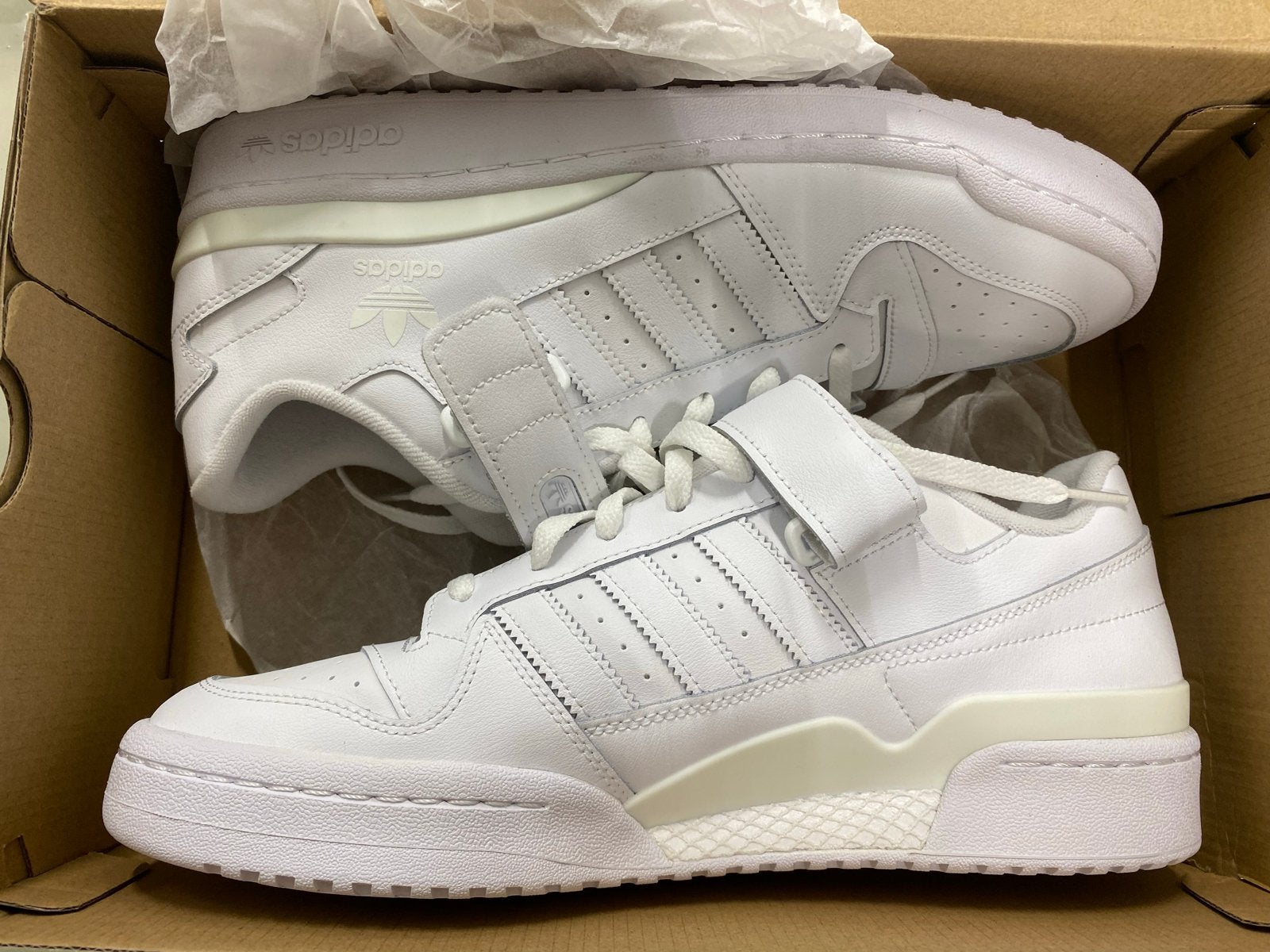 Adidas Forum Low FY7755 - Maat 46 - Nieuw in doos, Kleding | Heren, Ophalen of Verzenden, Nieuw, Wit, Sneakers of Gympen