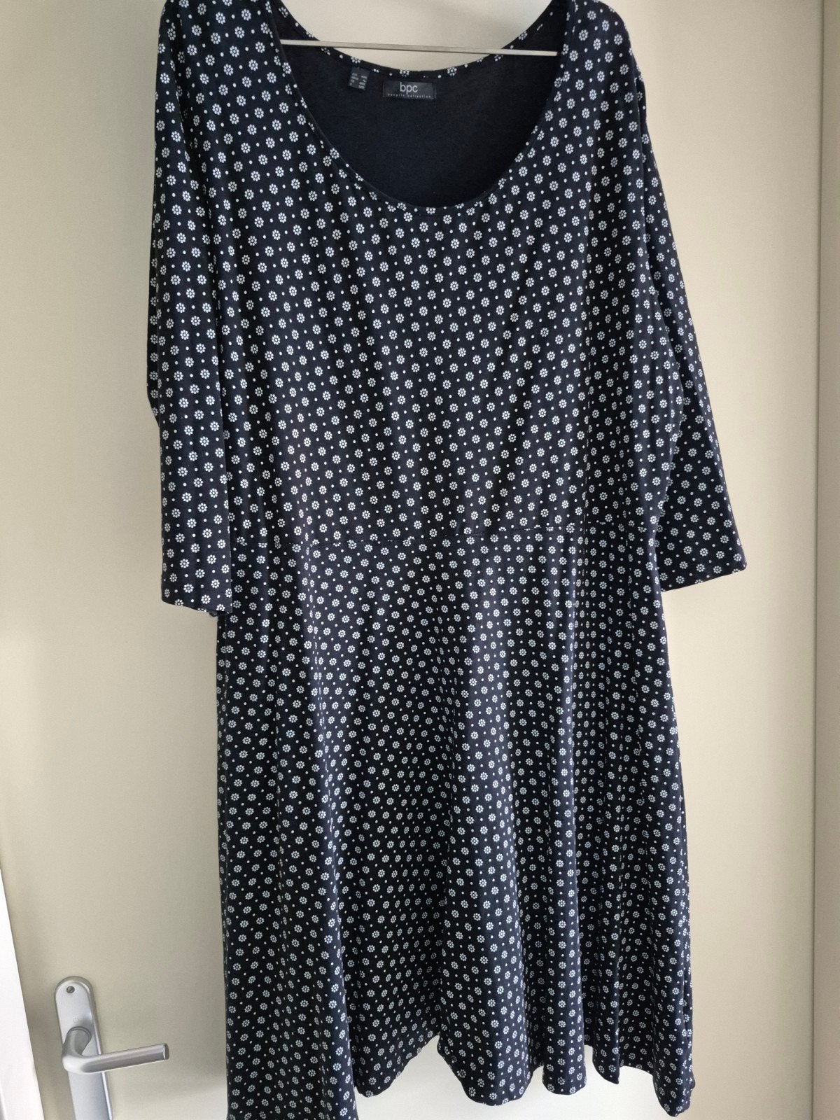 Bonprix jurk zwart met witte bloemetjes, Bonprix, Zwart, Maat 46/48 (XL) of groter, Ophalen of Verzenden