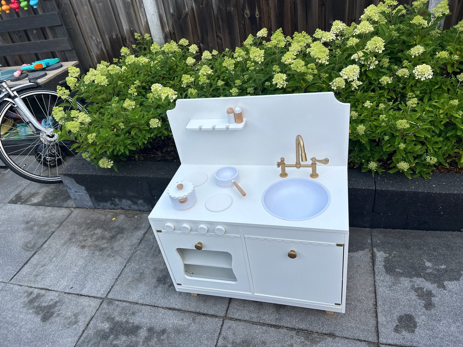 Petit Amelia Keukentje met accessoires, Kinderen en Baby's, Speelgoed | Houten speelgoed, Ophalen, Gebruikt, Meubelstuk of Keukentje