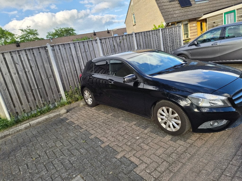 Mercedes-Benz A-Klasse A180 1.6 Blue Efficiency 2015 Zwart, Auto's, Voorwielaandrijving, 4 cilinders, 1200 kg, Handgeschakeld