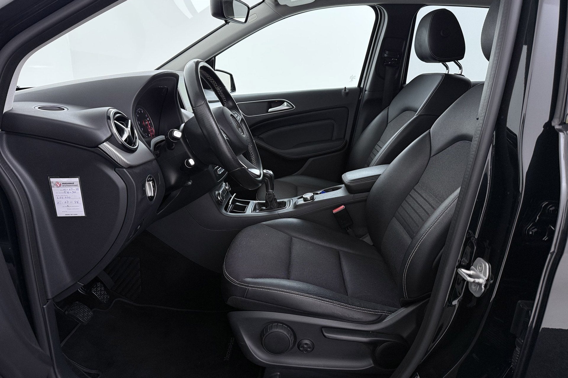 Mercedes-Benz B-klasse 180 Ambition | Trekhaak | Navigatie |, Auto's, Voorwielaandrijving, Gebruikt, 4 cilinders, Leder en Stof