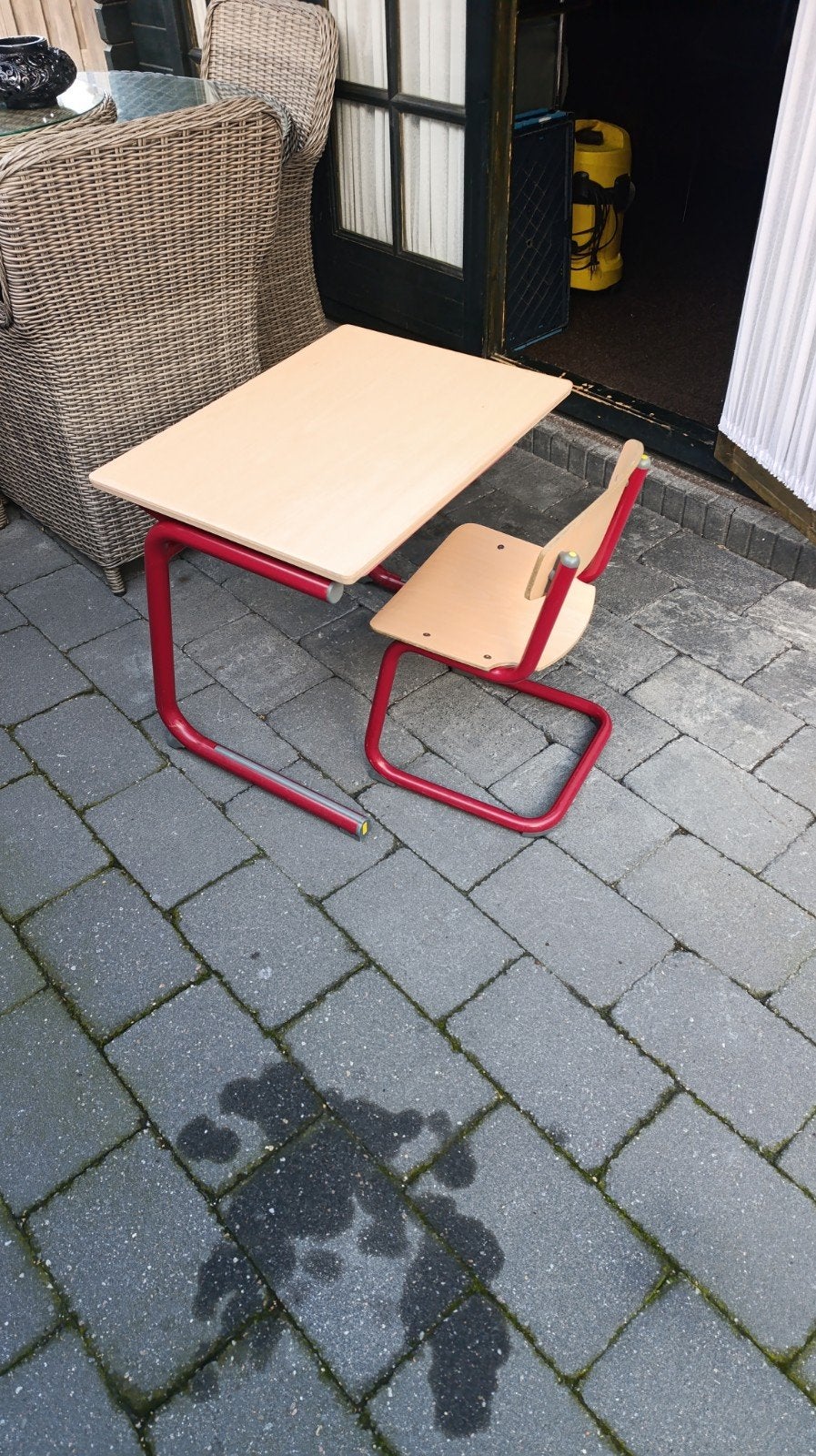 Kinderbureau met stoel - Rood en Hout, Ophalen, Gebruikt, Tafel(s) en Stoel(en)