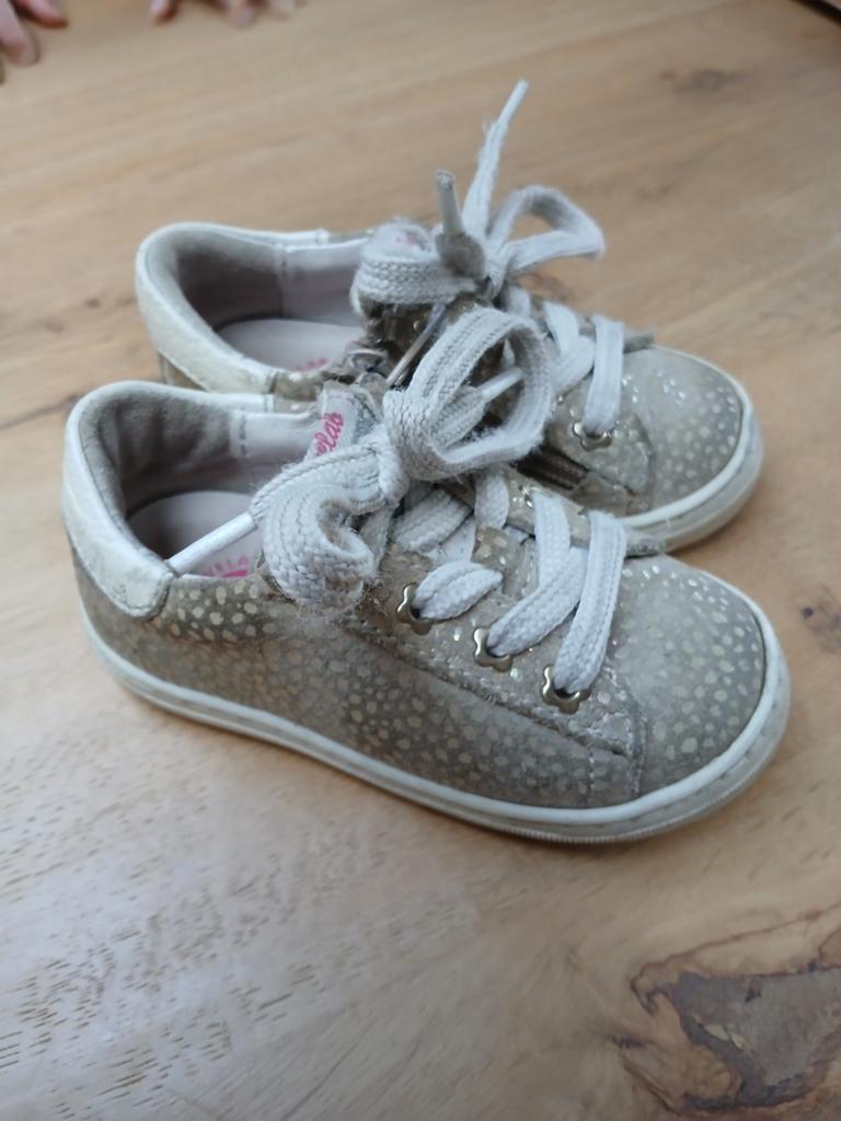 Schoentjes, Schoenen, Ophalen of Verzenden, Zo goed als nieuw, Develab