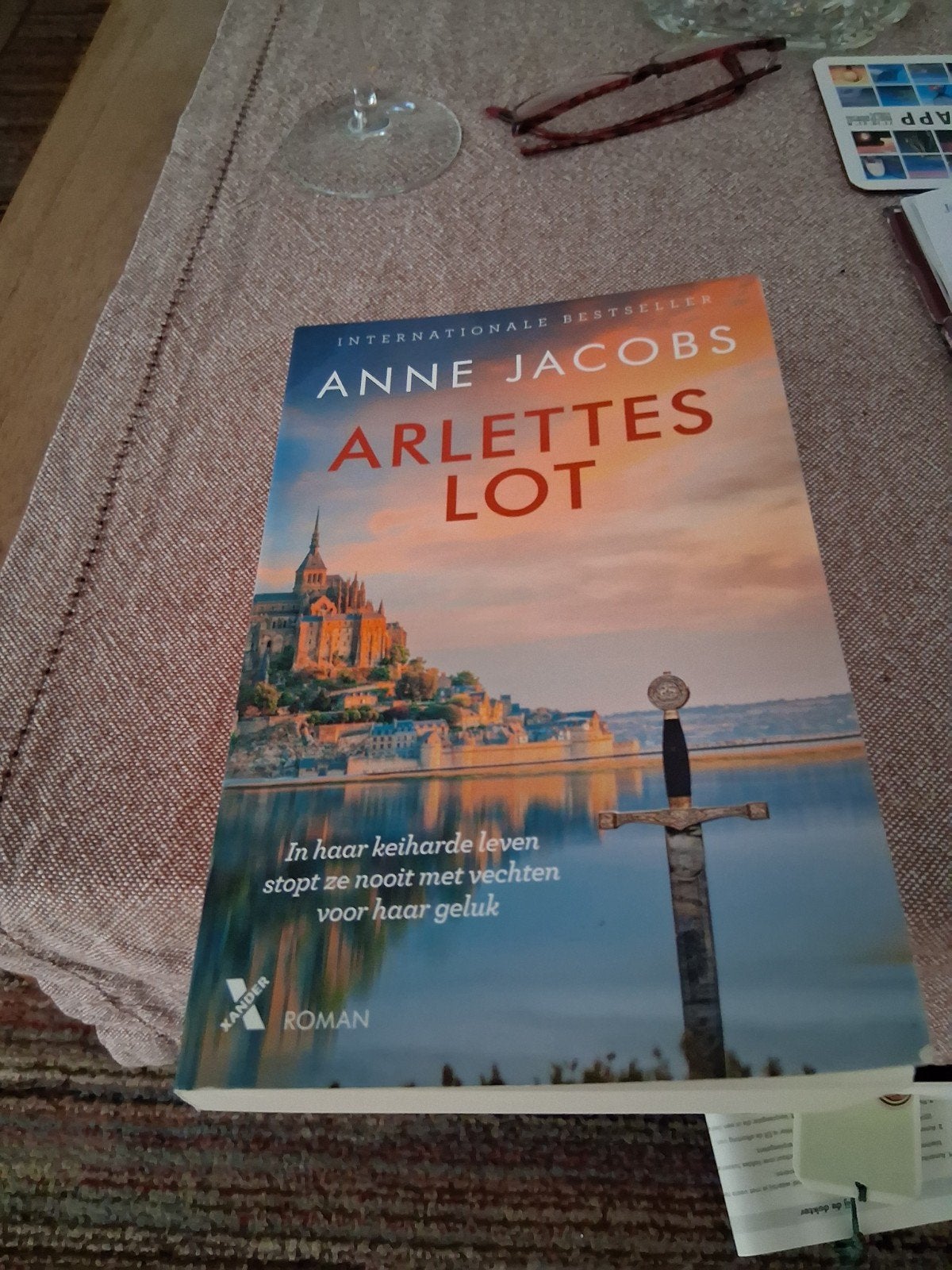 Arlettes Lot - Anne Jacobs (Roman), Ophalen of Verzenden, Gelezen, Anne Jacobs, Nederland