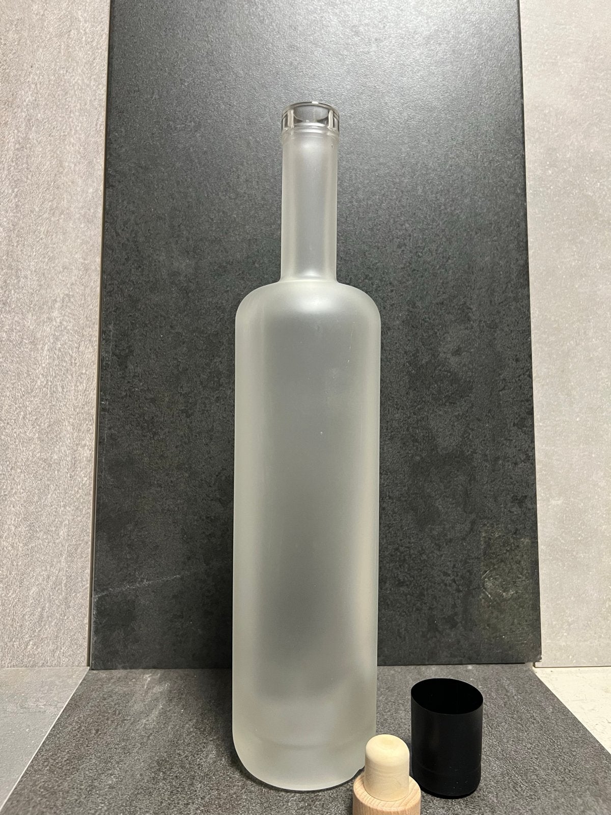Matglazen Riva fles 2.500 stuks met kurk en zwarte capsule, Huis en Inrichting, Woonaccessoires | Vazen, Ophalen, Nieuw, Transparant