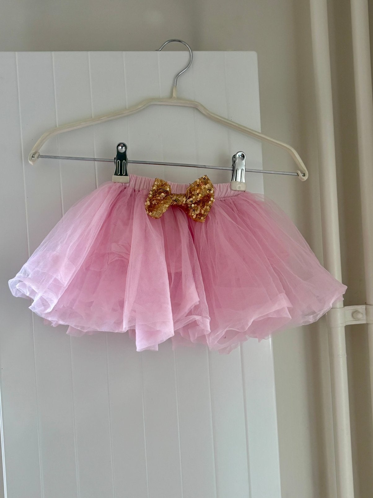 Roze tule tutu rokje met onderrok + gouden strik maat 2 jaar, Ophalen of Verzenden