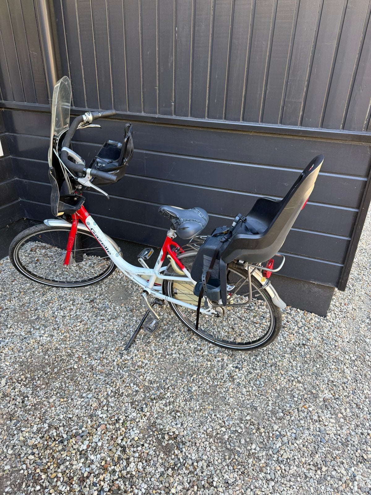 Gazelle fiets met kinderzitjes voor en achter, Fietsen en Brommers, Fietsen | Dames | Damesfietsen, Ophalen, Velgrem, Gazelle