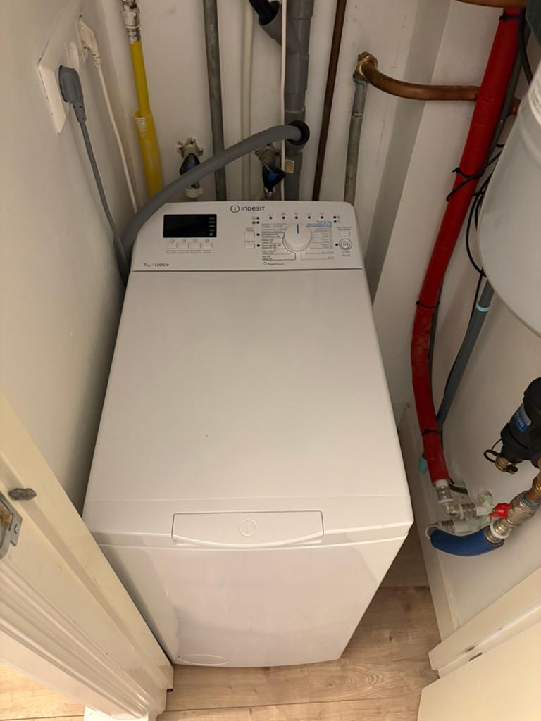 Washing machine, Witgoed en Apparatuur, Wasmachines, Ophalen, Zo goed als nieuw, 1200 tot 1600 toeren, 85 tot 90 cm
