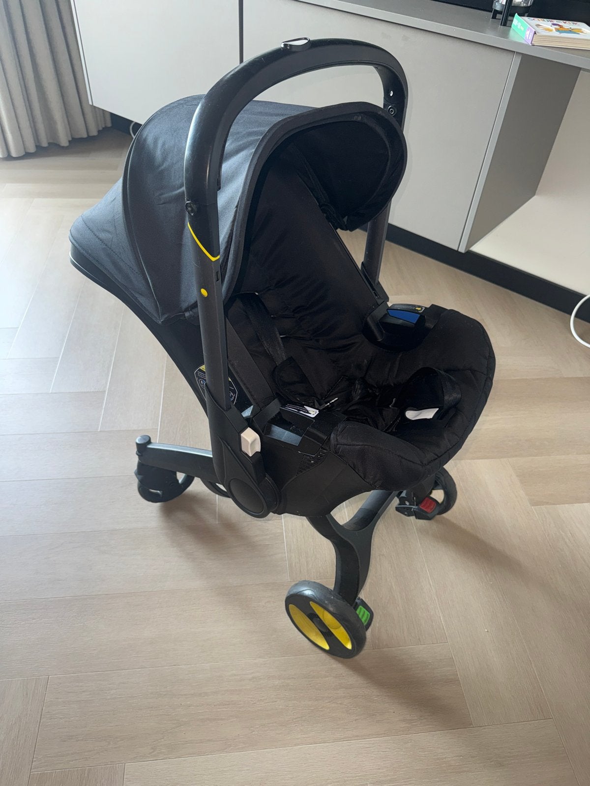 autostoel met geïntegreerd onderstel, Kinderen en Baby's, Autostoeltjes, 0 t/m 13 kg, Ophalen, Overige merken, Gebruikt