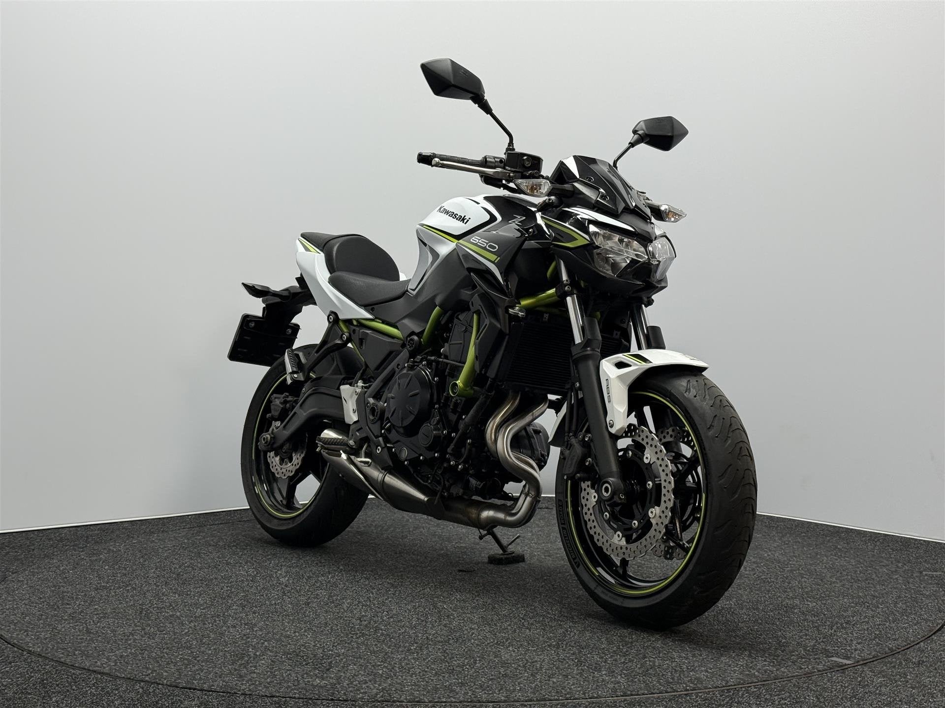 Kawasaki Z650 ABS, Motoren, Motoren | Kawasaki, LED Verlichting, 649 cc, Bedrijf, 12 t/m 35 kW