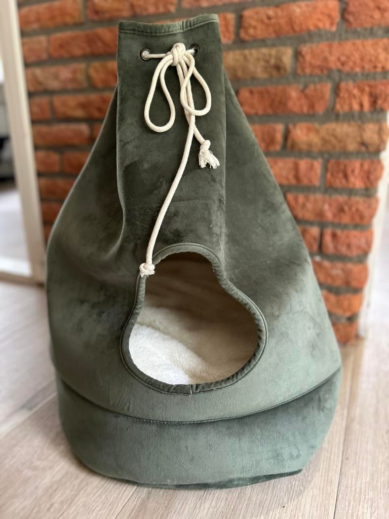 Designed by Lotte kattenhuis Vilar kattenmand, Dieren en Toebehoren, Ophalen of Verzenden, Zo goed als nieuw