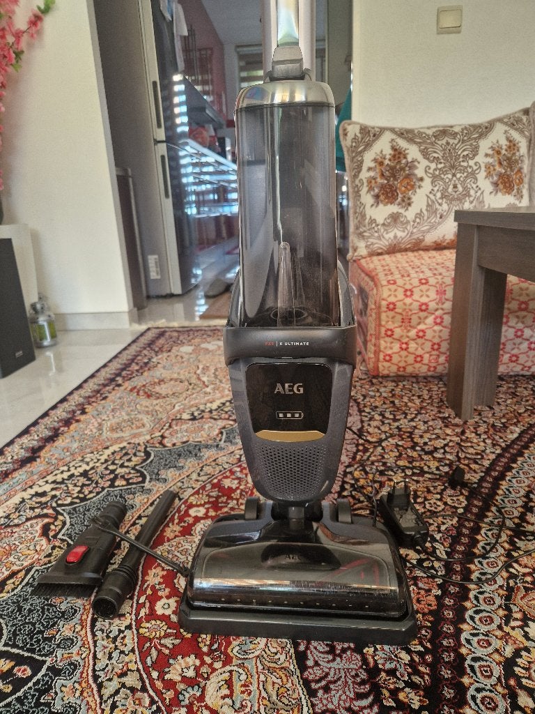 AEG FX9 Ultimate snoerloze steelstofzuiger met accessoires, Ophalen of Verzenden, Zo goed als nieuw, Reservoir, AEG