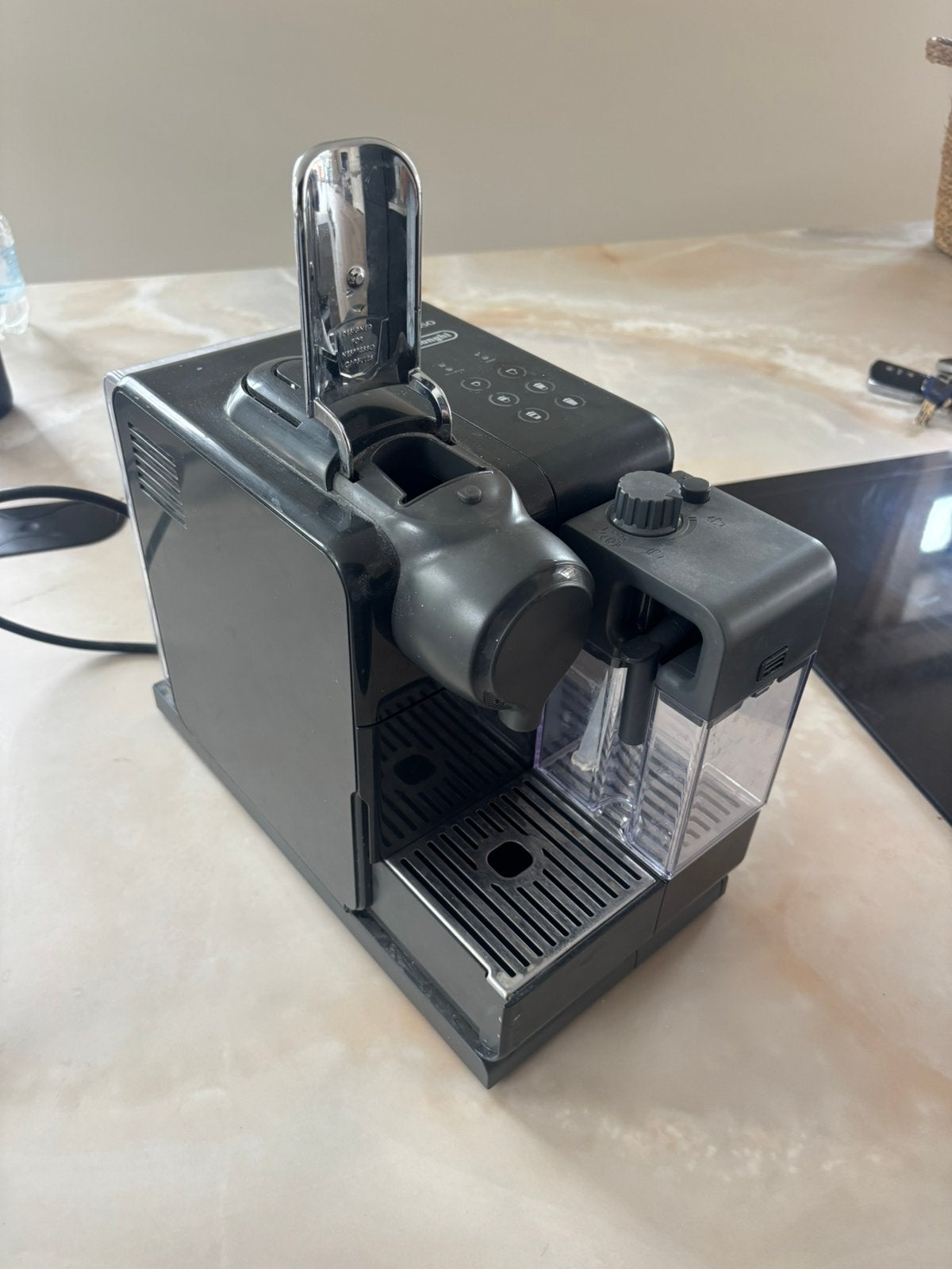 Nespresso Delonghi Lattissima Touch met melkopschuimer, Ophalen of Verzenden, Gebruikt, Overige merken