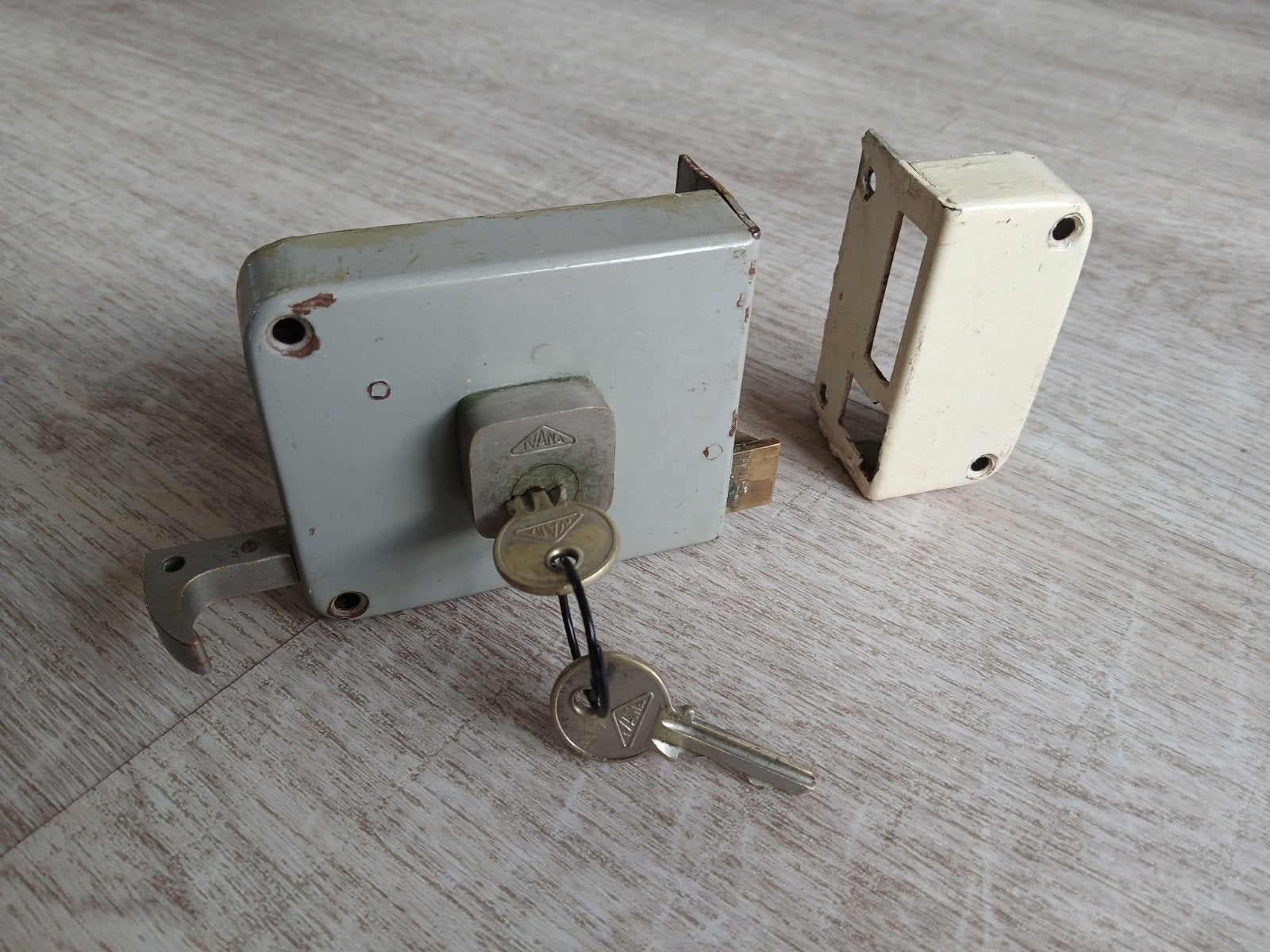 Retro deurslot met 2 sleutels, Ophalen of Verzenden, Gebruikt, IJzer, Slot