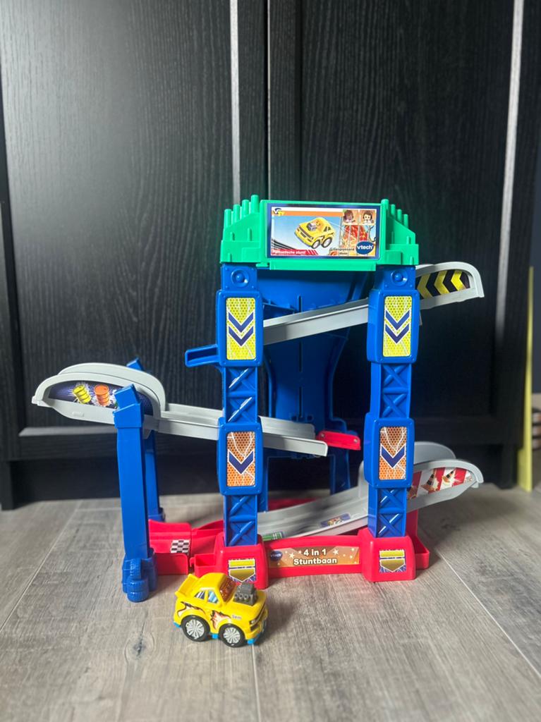 Toet Toet - 4 in 1 Stuntbaan, Ophalen, Zo goed als nieuw, 2 tot 4 jaar