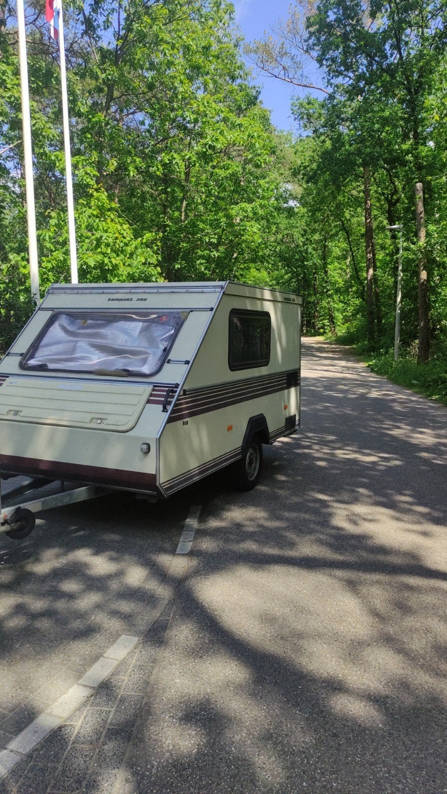 Gezocht: Voorraam Kip Kompakt 300 (1984), Caravans en Kamperen, Caravan accessoires, Ophalen of Verzenden
