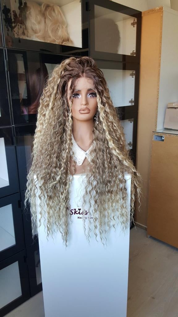 Basic Lace Pruik: Uitgroei naar Donker blond en lichte pluk, Sieraden, Tassen en Uiterlijk, Uiterlijk | Haarverzorging, Nieuw