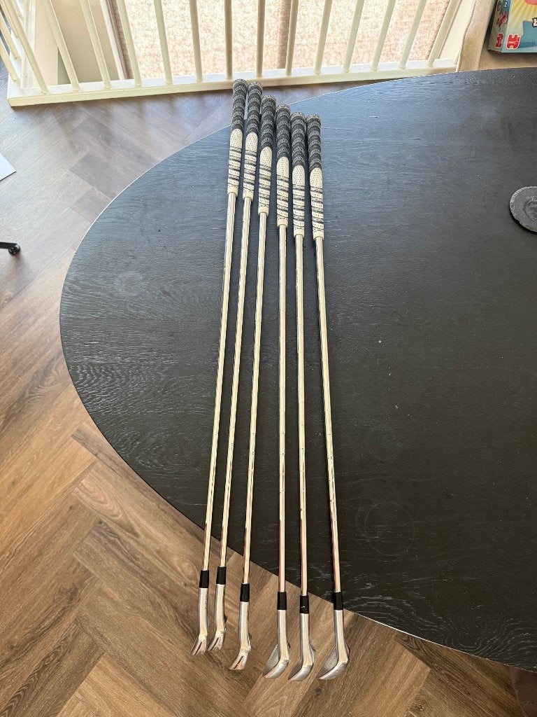 Foto 2 van P770 (2020) golfset te koop, NIEUWE grips en shafts
