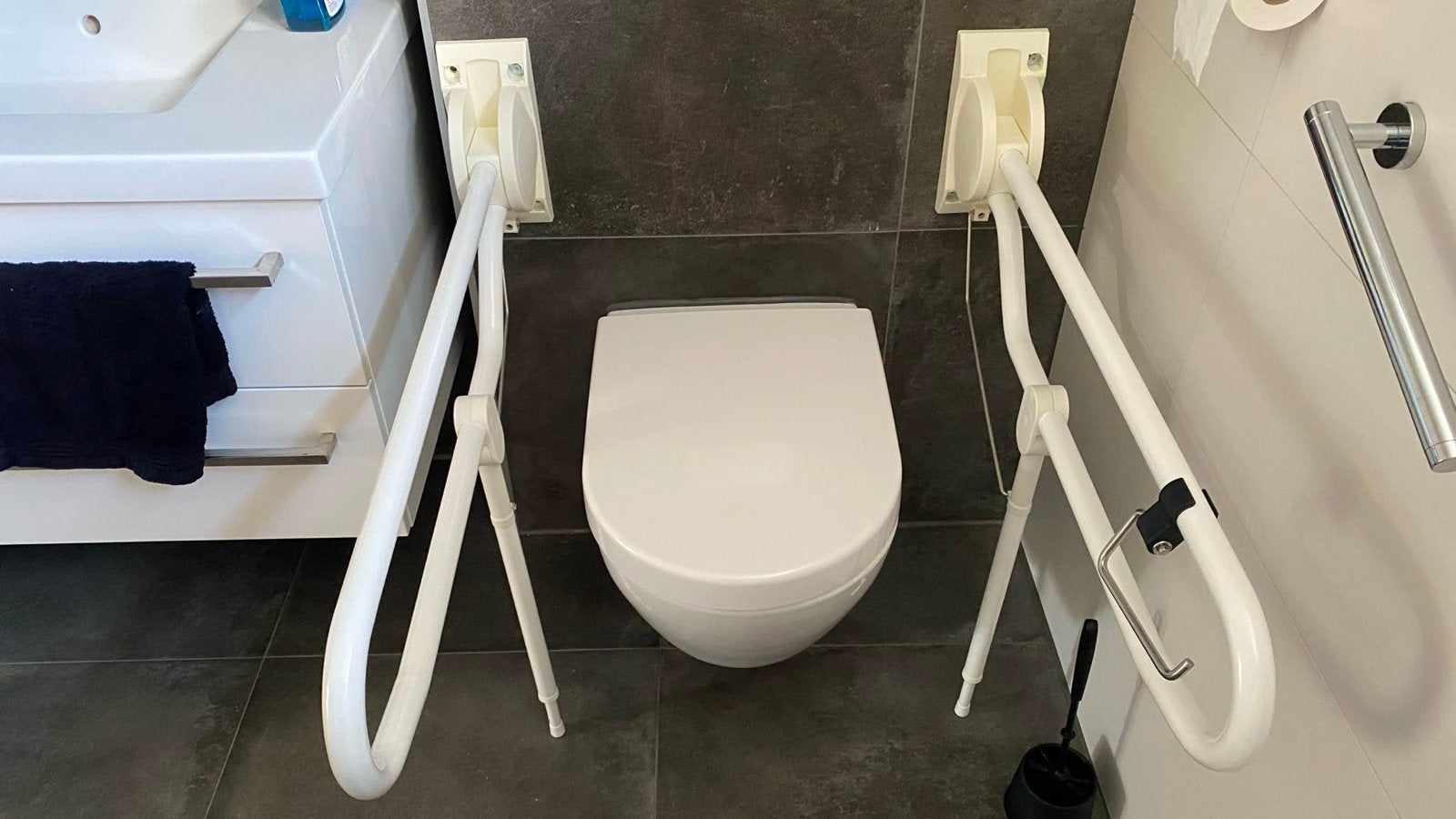 2 wandsteunen toilet/toiletbeugels opklapbaar, Ophalen, Zo goed als nieuw