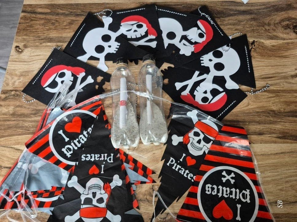 Piraten Feestdecoratie: Slingers en Flessenpost, Hobby en Vrije tijd, Ophalen, Zo goed als nieuw, Feestartikel, Carnaval