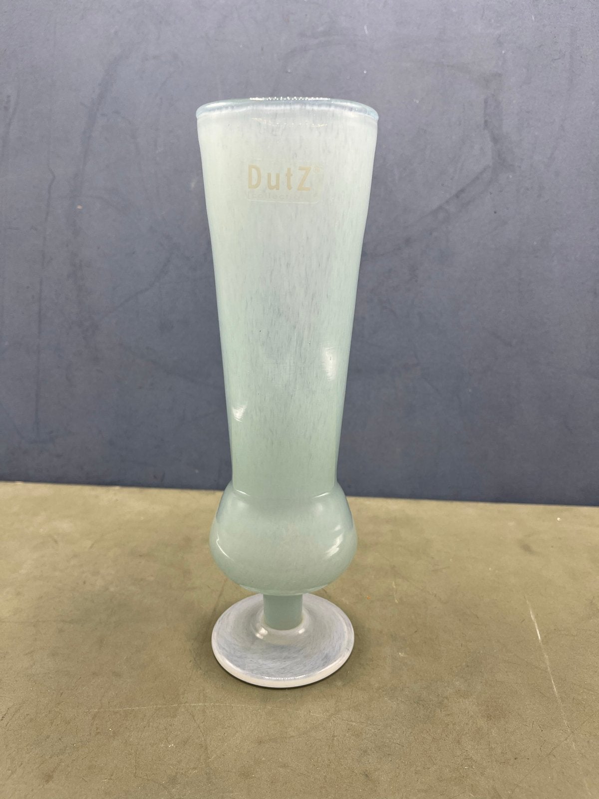DutZ Lichtblauwe Vaas, Huis en Inrichting, Ophalen, Op voet, Blauw, Glas