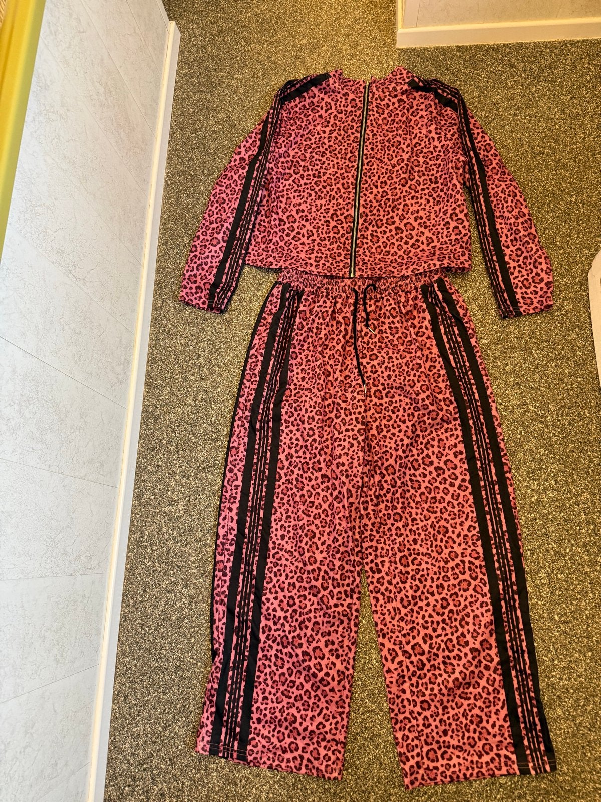 Nieuw roze luipaardprint trainingspak, Ophalen of Verzenden, Nieuw