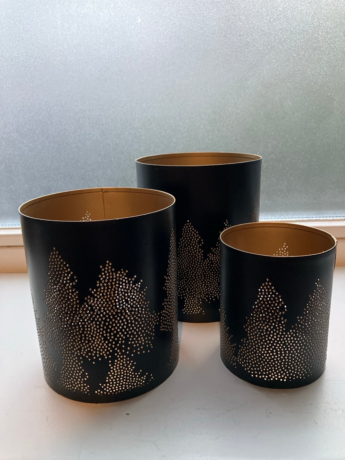 Set van 3 zwarte metalen windlichten met gouden binnenkant, Huis en Inrichting, Ophalen, Windlicht, Zwart, Zo goed als nieuw