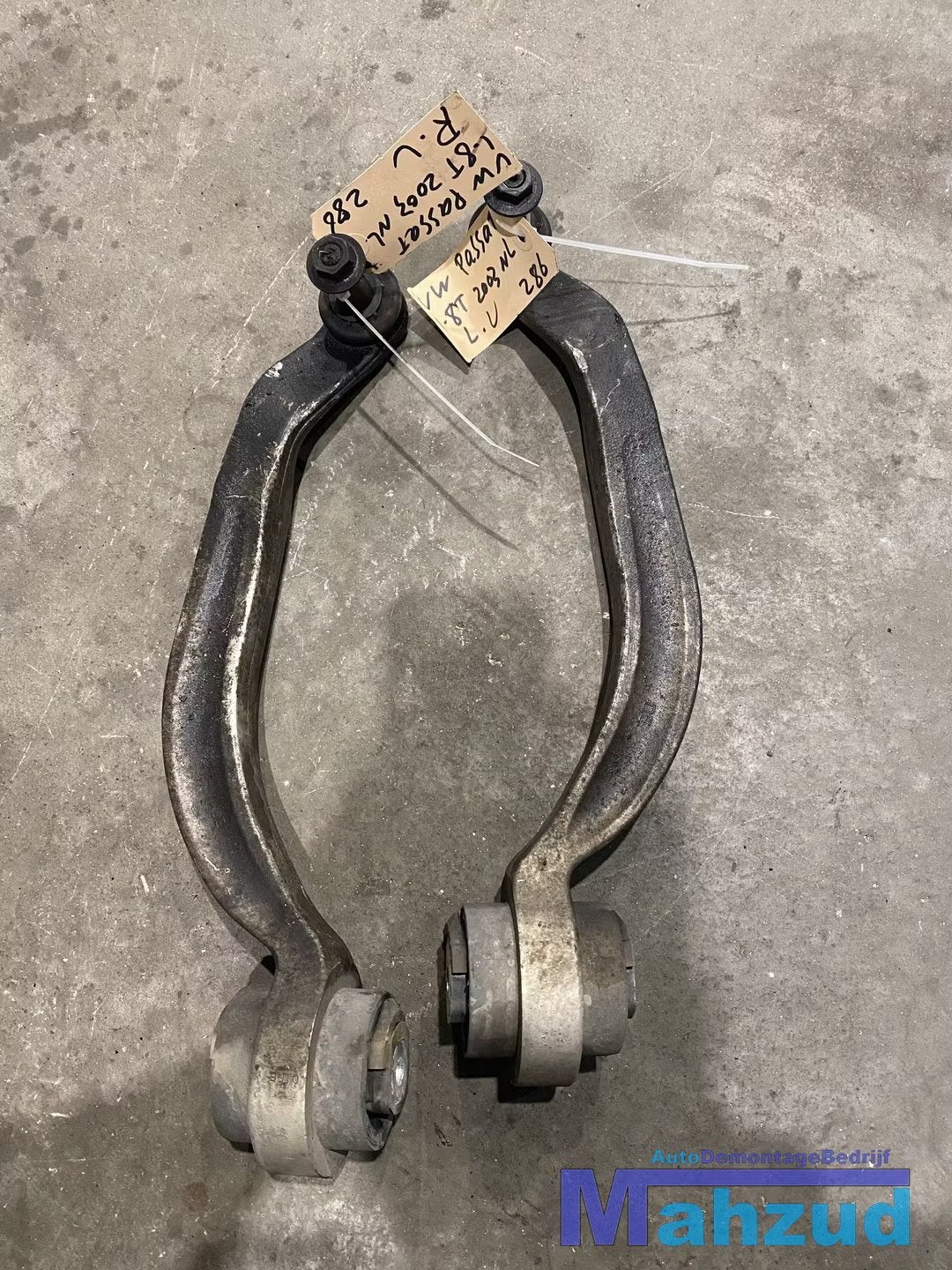 VW PASSAT 3B3 Armsteun links rechts, Gebruikt, Volkswagen, Volkswagen AG, Berliner Ring 2
38440  Wolfsburg, DE