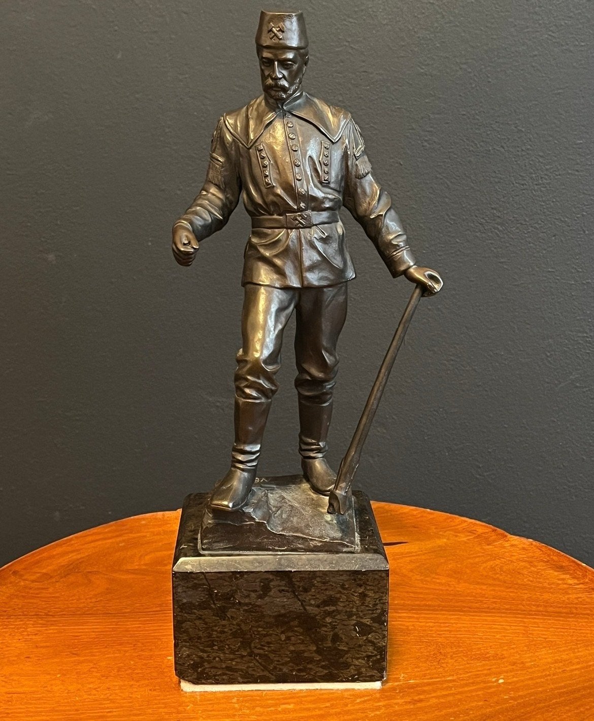 Bronzen beeld, gesigneerd V.E. Torf, Ophalen of Verzenden, Brons, Beeld, Bruin