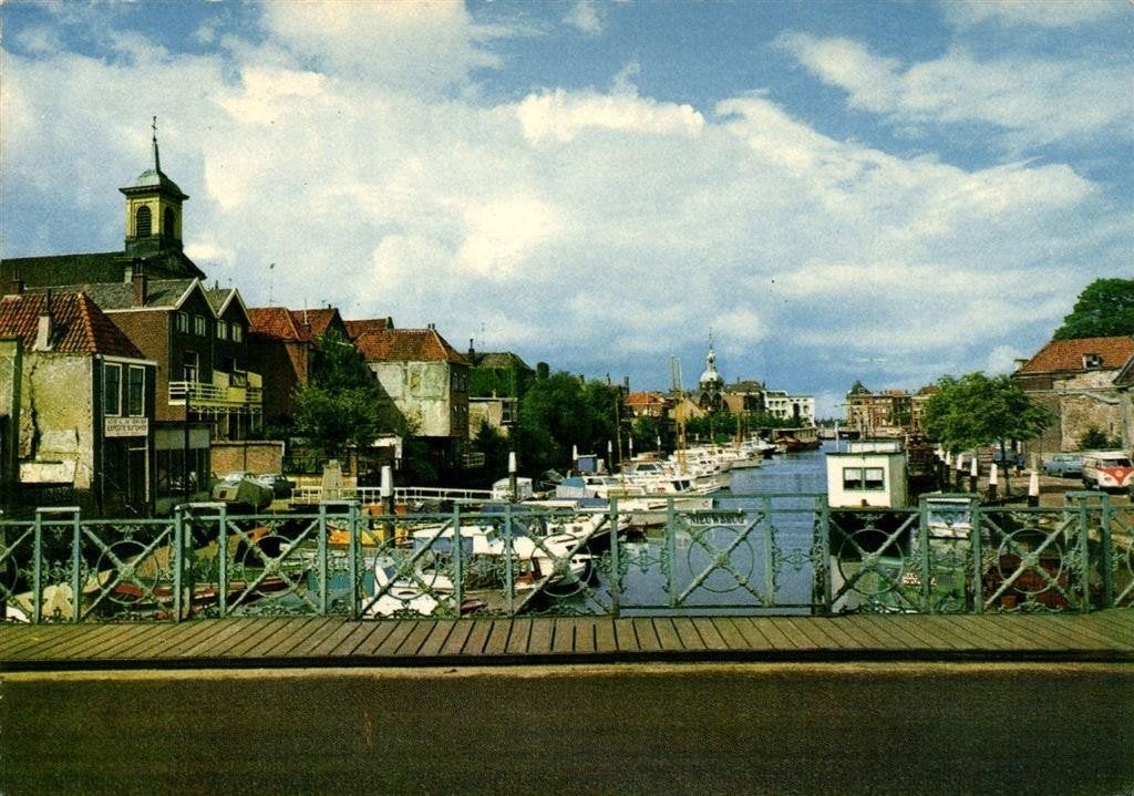 Dordrecht, Voorstraatshaven gezien vanaf de Nieuwbrug - onge, Ophalen of Verzenden, 1960 tot 1980, Ongelopen, Zuid-Holland