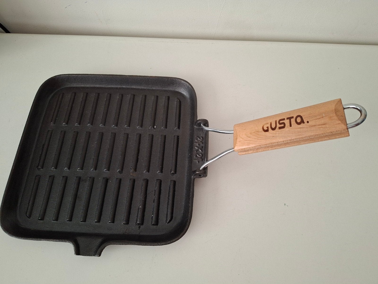 Gusta grillpan 24x24 cm houten handvat inklapbaar, Gebruikt, Gietijzer, Overige typen, Ophalen of Verzenden