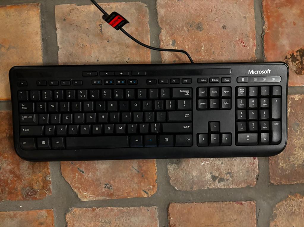Microsoft keyboard, Computers en Software, Toetsenborden, Ophalen, Qwerty, Zo goed als nieuw, Bedraad