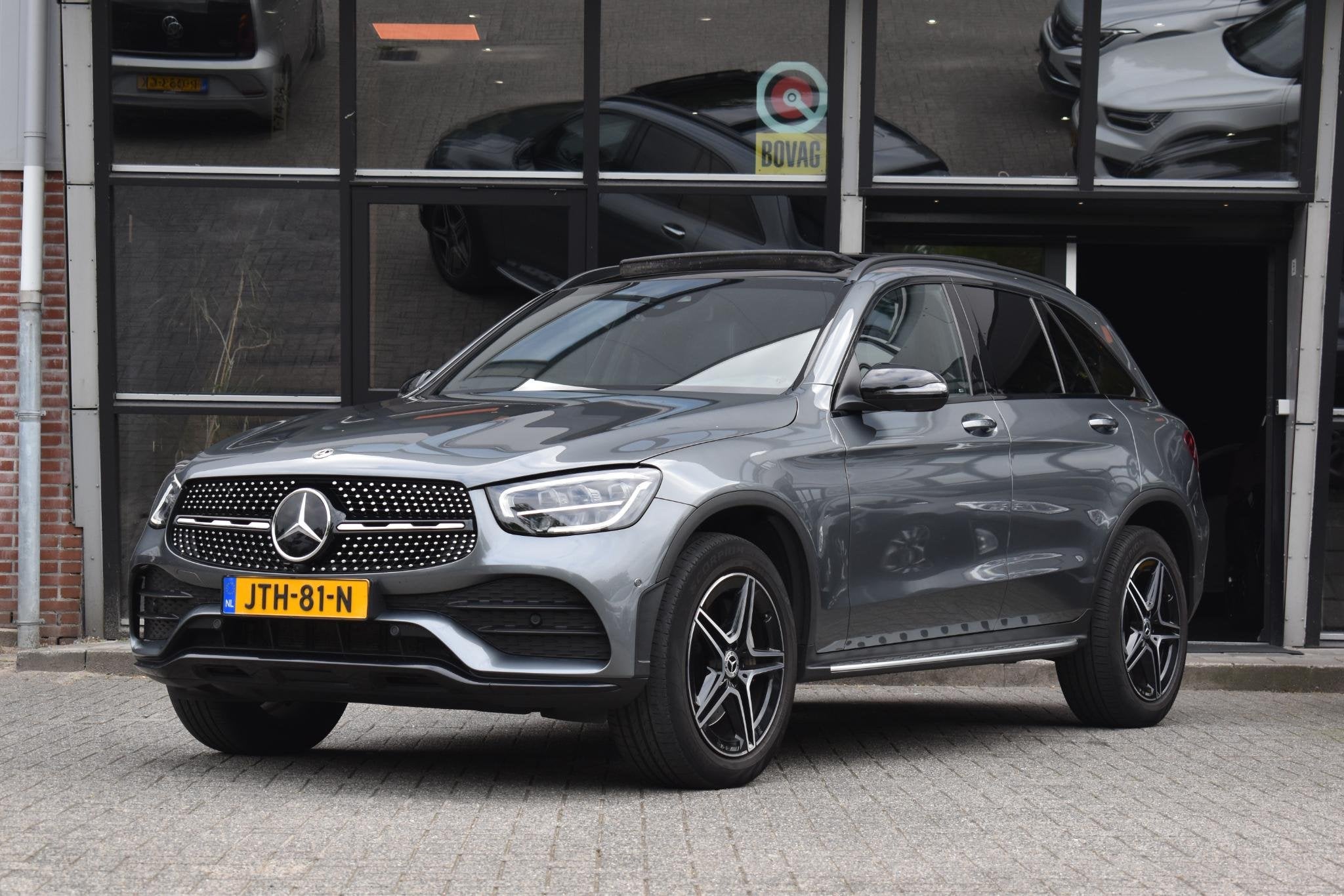 Mercedes-Benz GLC-klasse 300de 4MATIC AMG Pano HUD 360C Mass, Auto's, Automaat, Dealer onderhouden, 14 kWh, Gebruikt