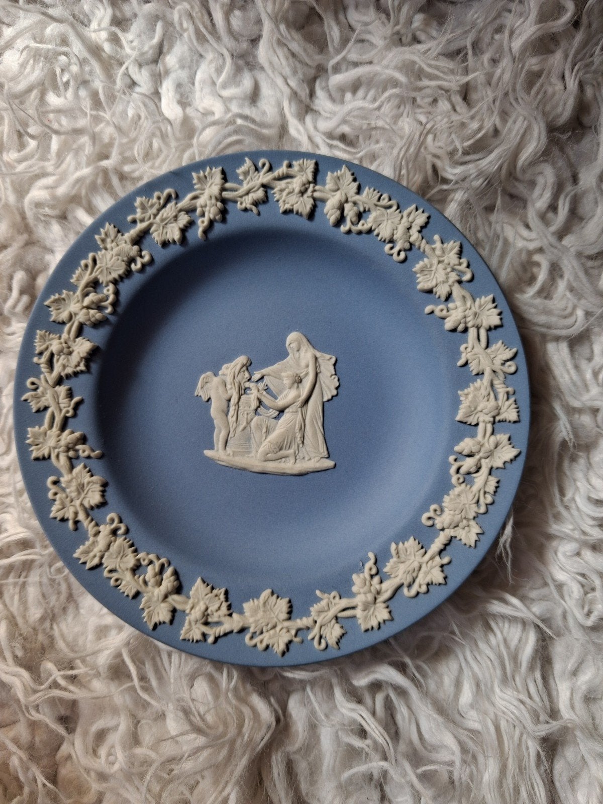 Wedgwood jasperware bordje, Ophalen