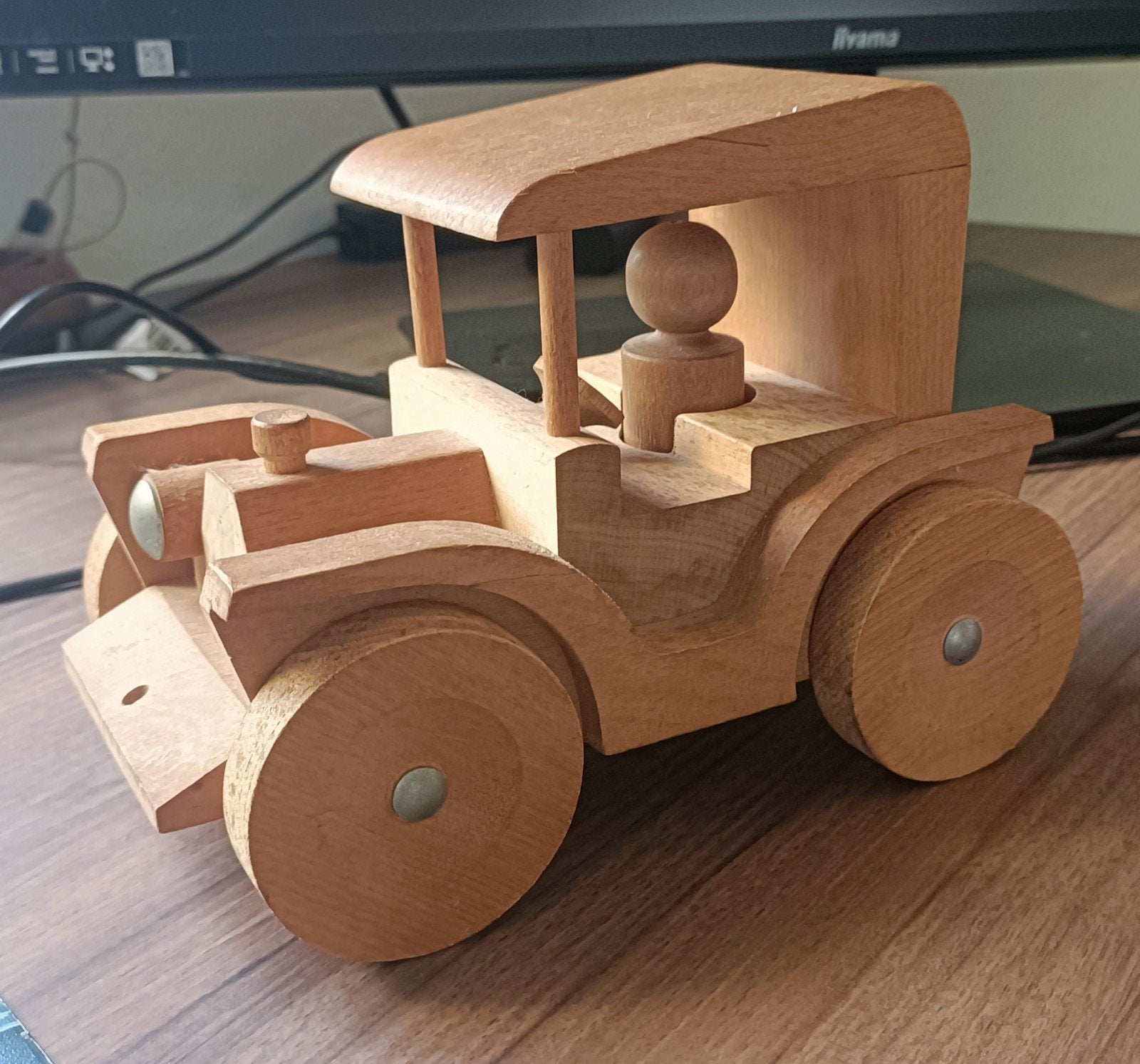 Vintage houten speelgoedauto Jukka (Finland) - Oldtimer met, Ophalen of Verzenden, Zo goed als nieuw