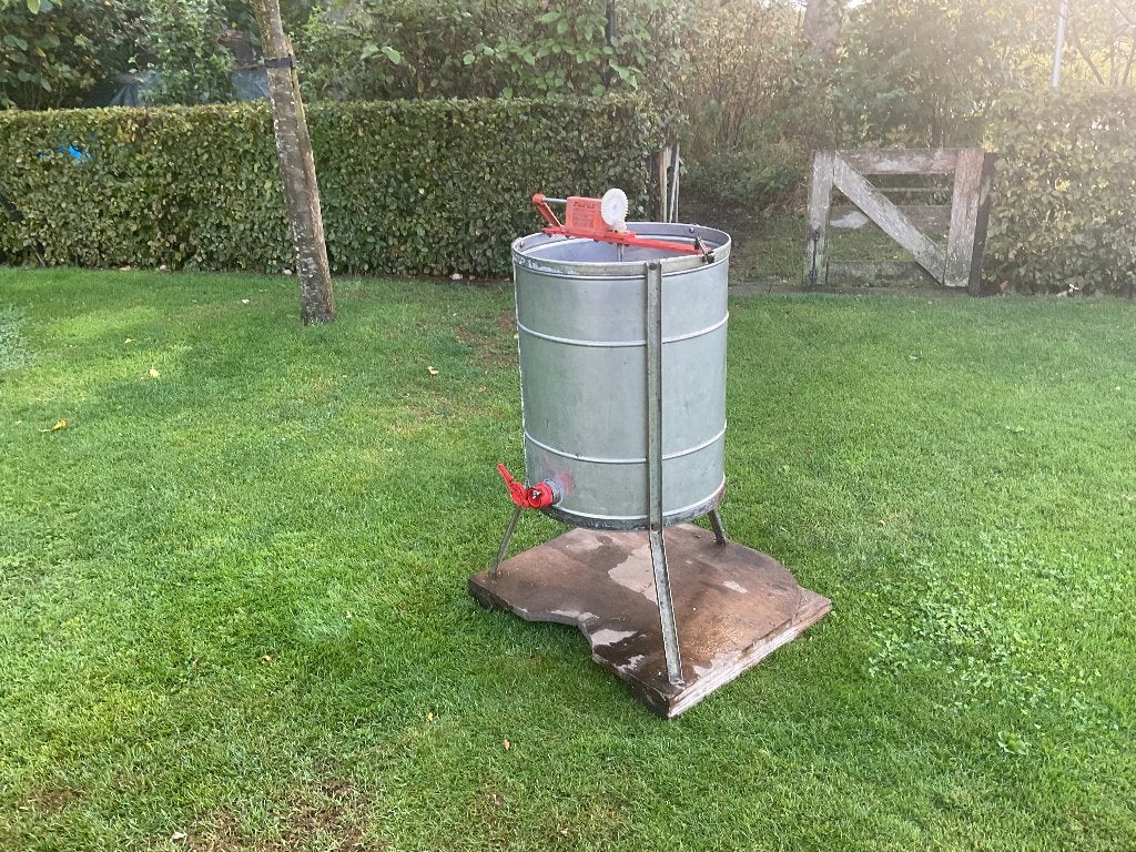 Honing slinger, Bijen