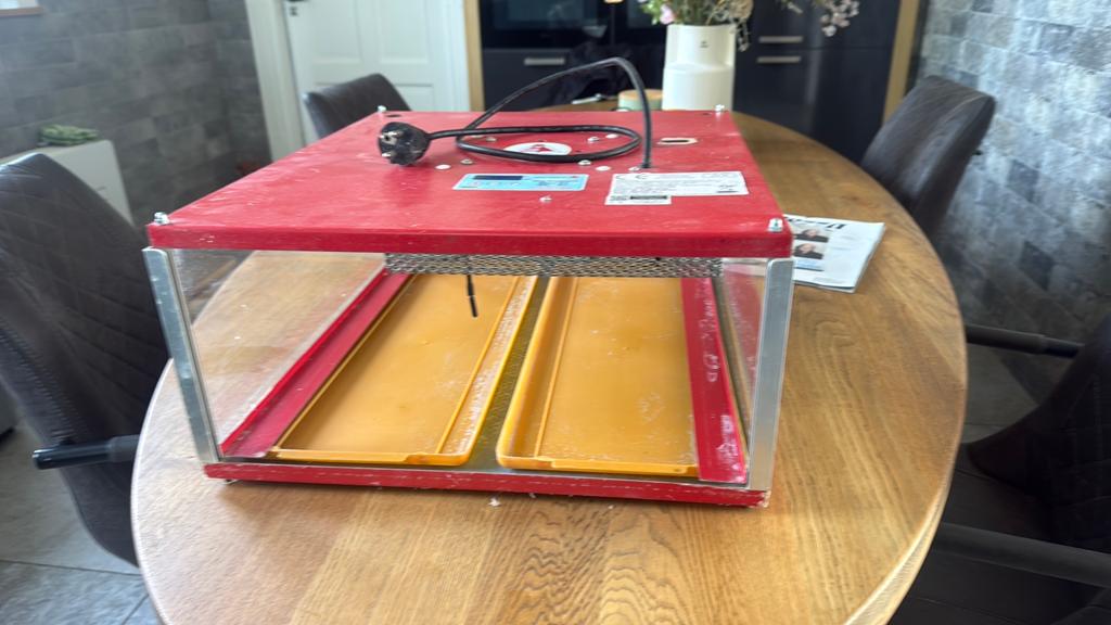 Te koop goede uitkomst machine, Ophalen of Verzenden, Gebruikt, Broedmachine