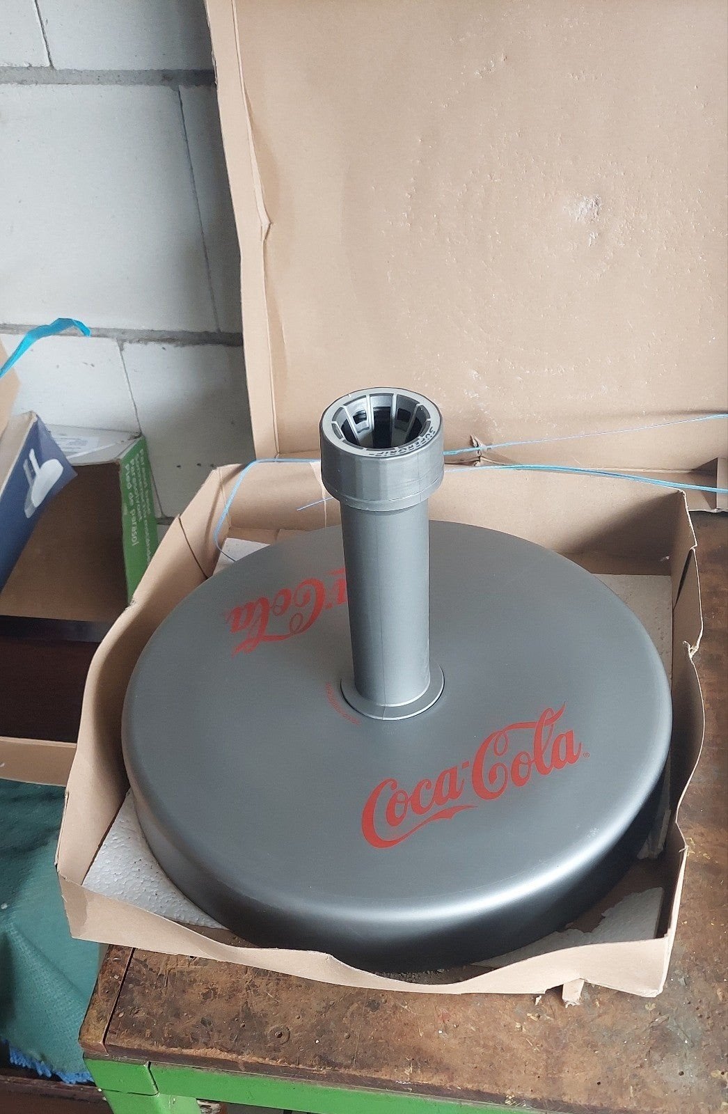 Nieuwe Coca-Cola Parasolvoet 25kg - Buisdiameter 21-54mm, Tuin en Terras, Parasols, Ophalen, Nieuw, Minder dan 1 meter, Parasolvoet