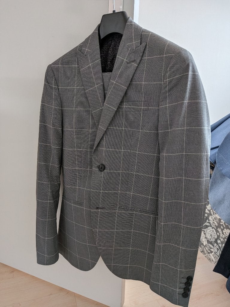 Te koop: kostuum grijs met ruiten, Ophalen of Verzenden, Zo goed als nieuw, Grijs