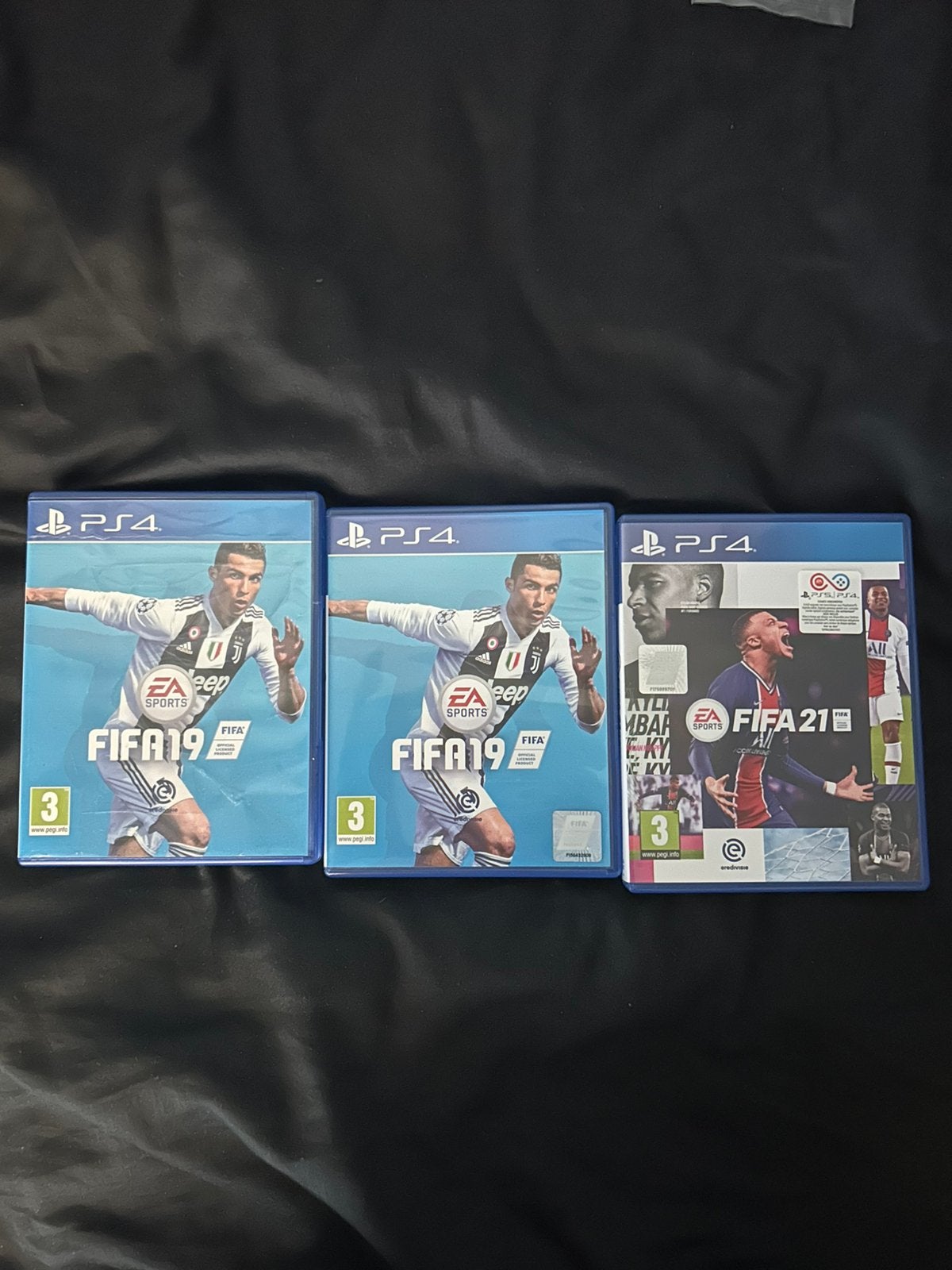 FIFA 19 (2x) en FIFA 21, Online, Ophalen of Verzenden, Zo goed als nieuw, Sport