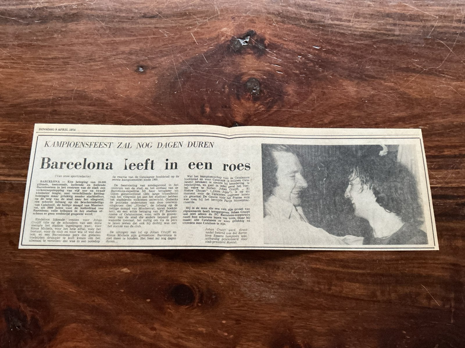 Voetbal krantenartikel Barcelona kampioensfeest Cruijff 1974, Ophalen of Verzenden, 1960 tot 1980, Knipsel(s)