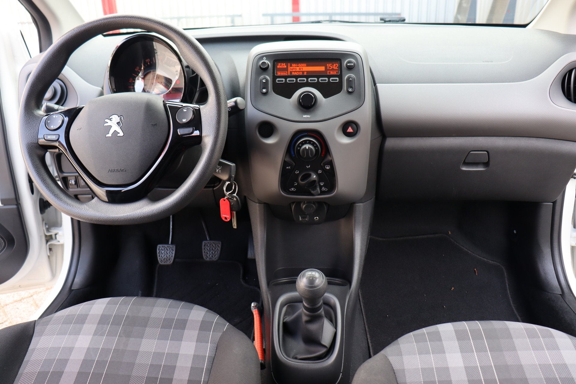 Peugeot 108 1.0 e-VTi Active O.a: Airco, Bluetooth, Phone, R, Auto's, Voorwielaandrijving, Dealer onderhouden, Stof, Gebruikt