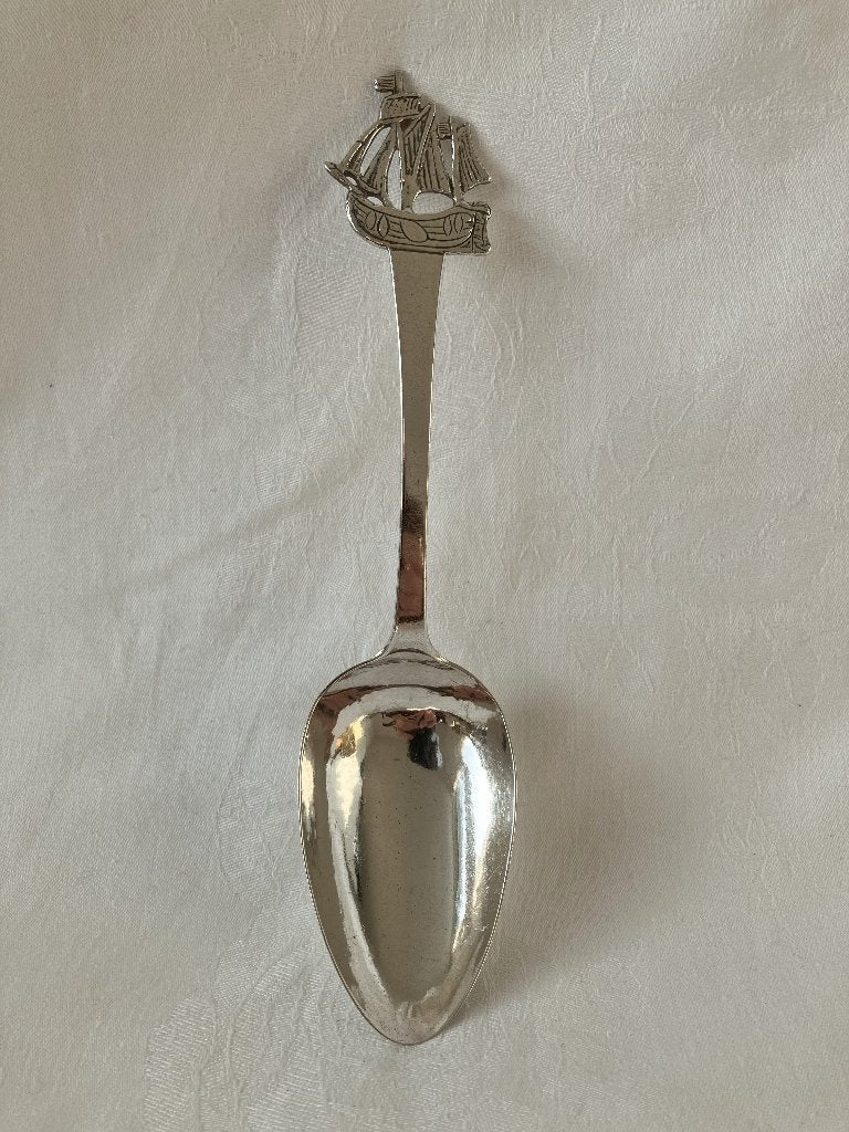 Antieke zilveren lepel met een zeilschip, Verzenden, Zilver