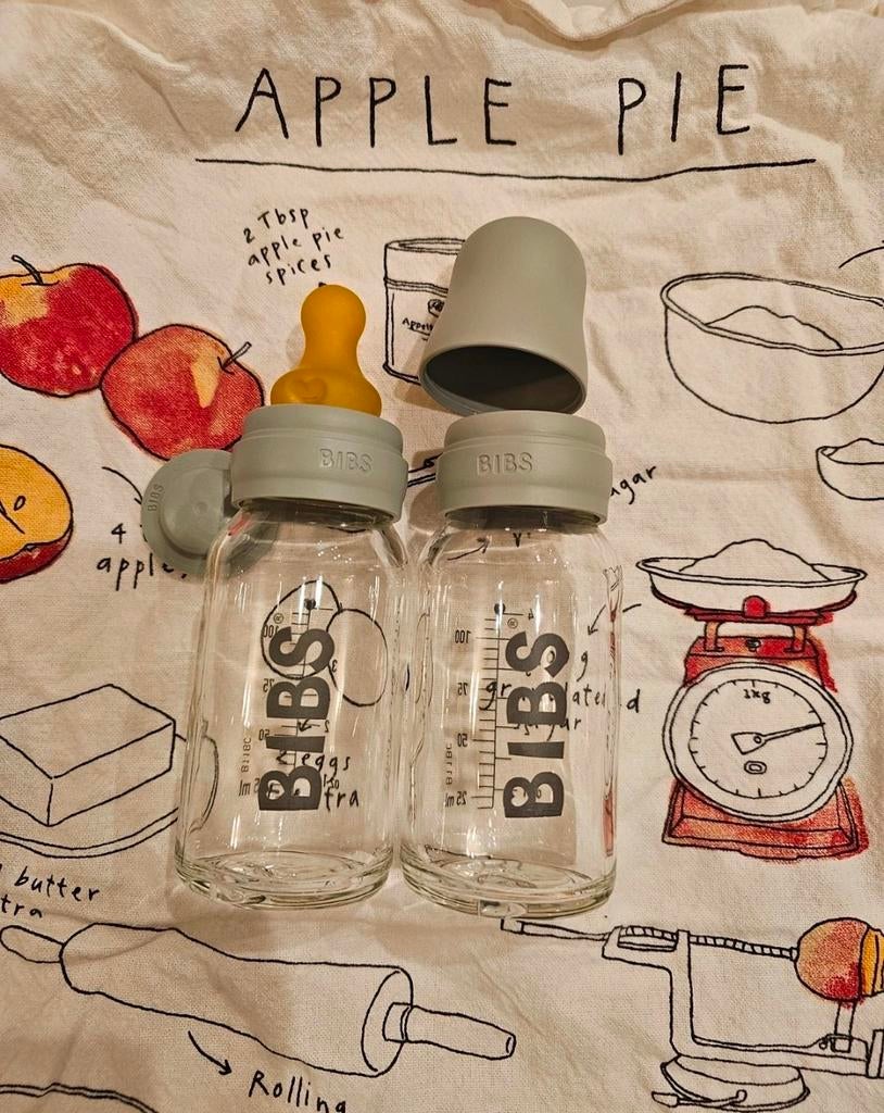 BIBS glazen babyflessen (2 stuks) met 2 nieuwe speenen., Ophalen of Verzenden, Zo goed als nieuw, Overige typen