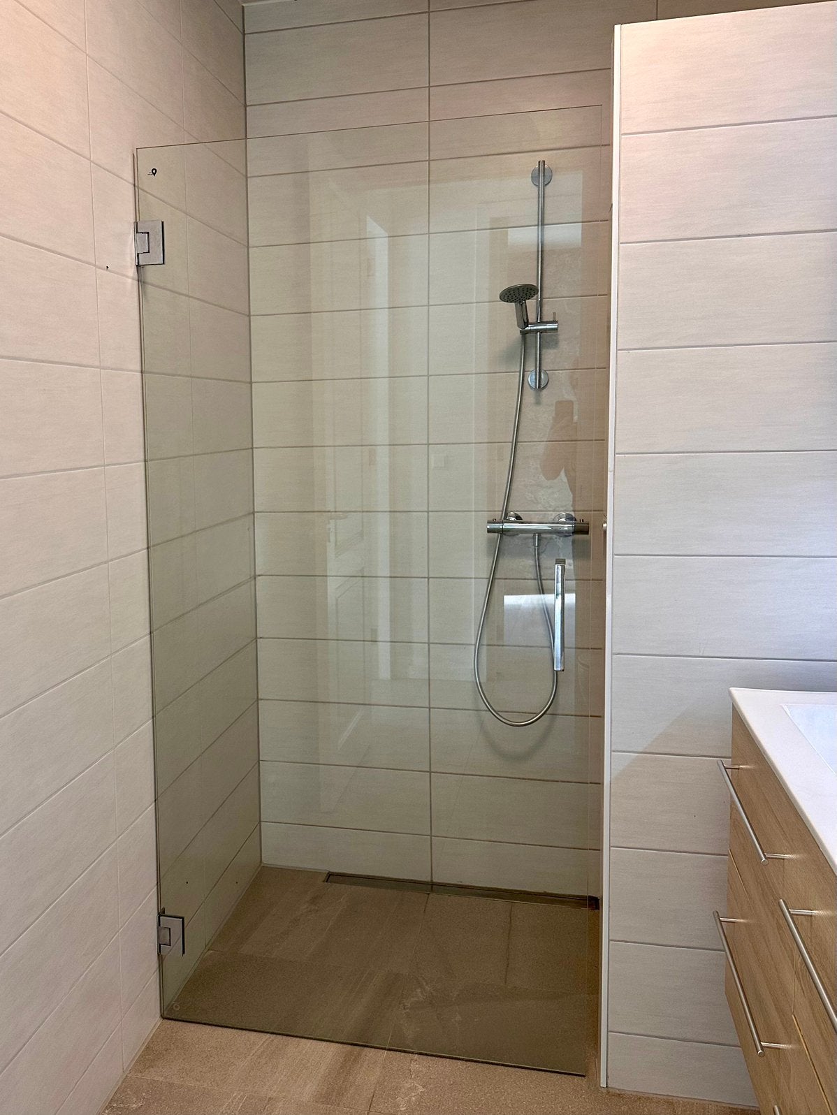 Te koop: een glazen douchedeur van 1.99 meter hoog en 0.96, Huis en Inrichting, Ophalen, Gebruikt