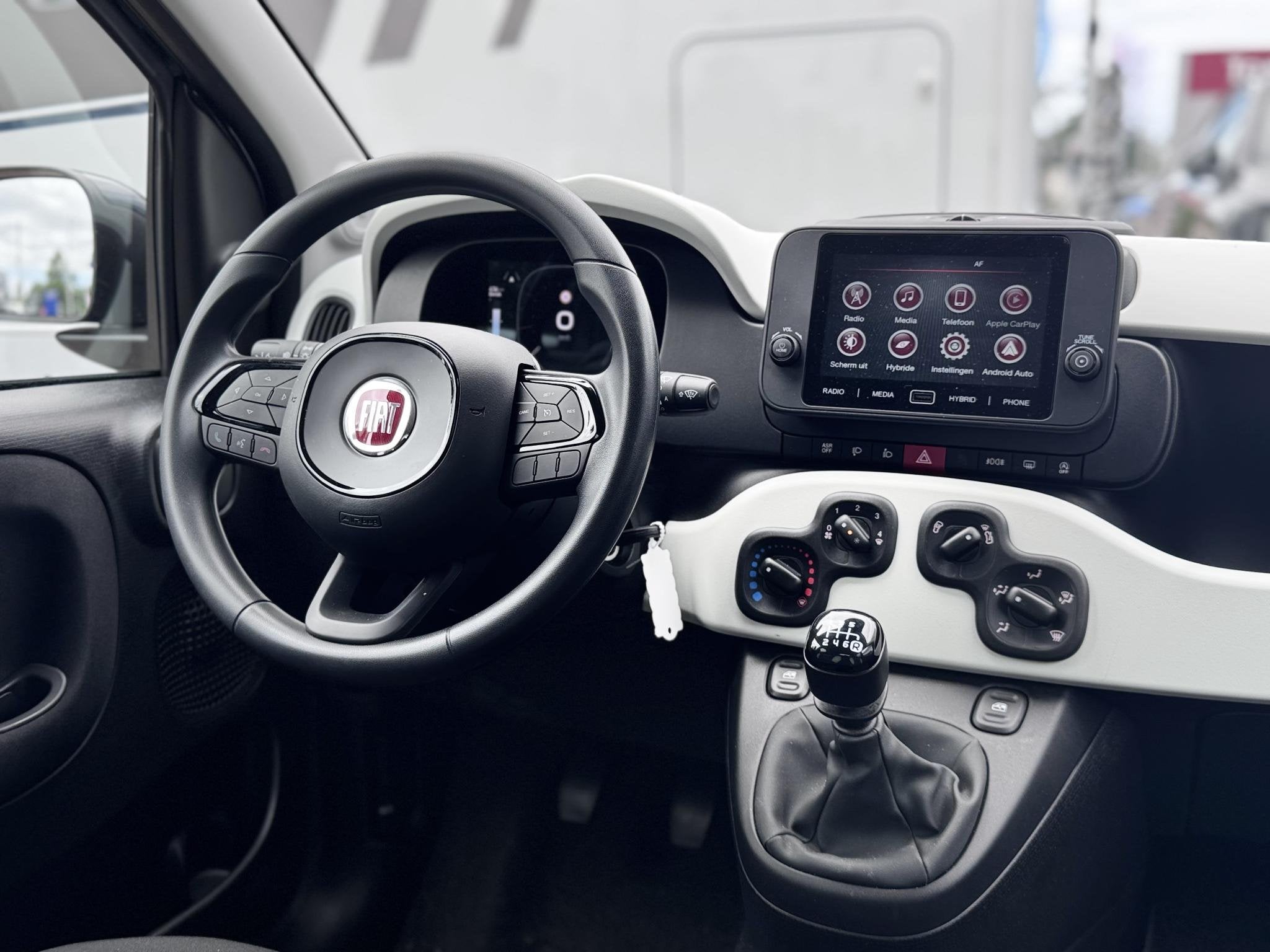 Fiat Panda 1.0 Hybrid Pandina | CarPlay | Parkeersensoren |, Stof, Gebruikt, Euro 6, Panda