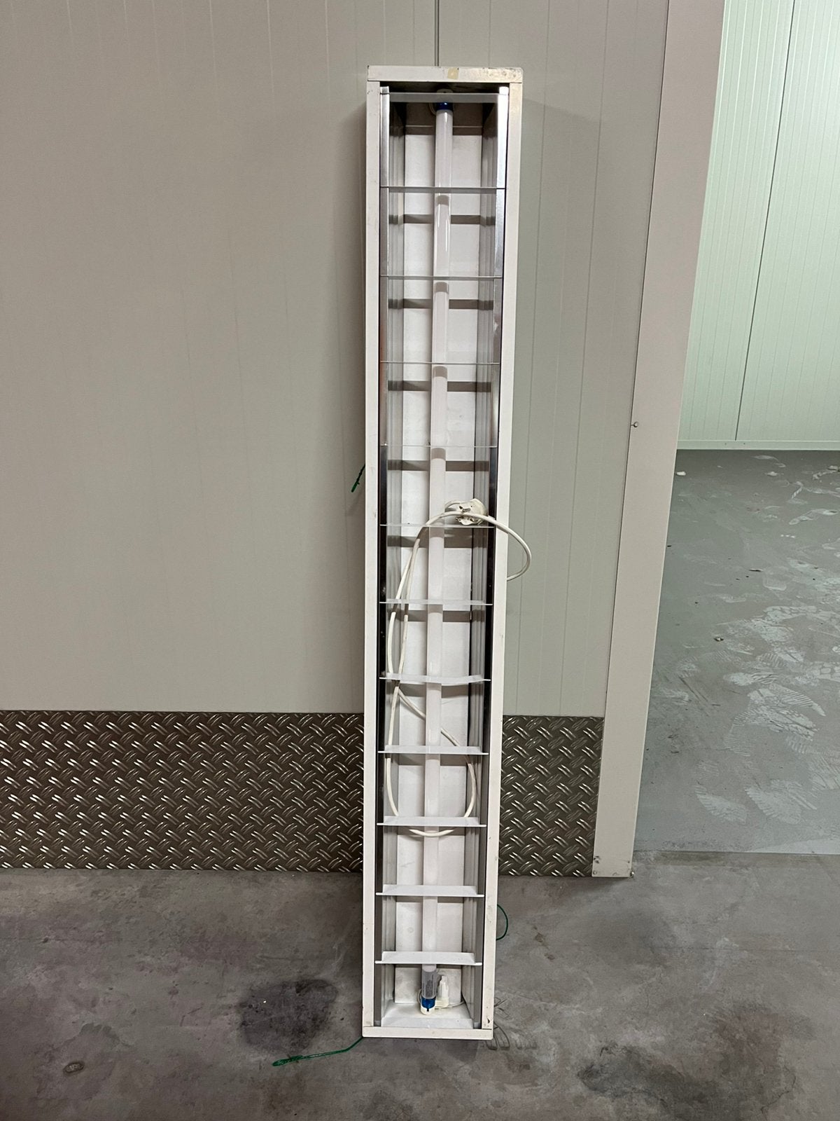Complete LED-TL-buis(Philips)met stekker ophangmateriaal, Ophalen of Verzenden, Zo goed als nieuw