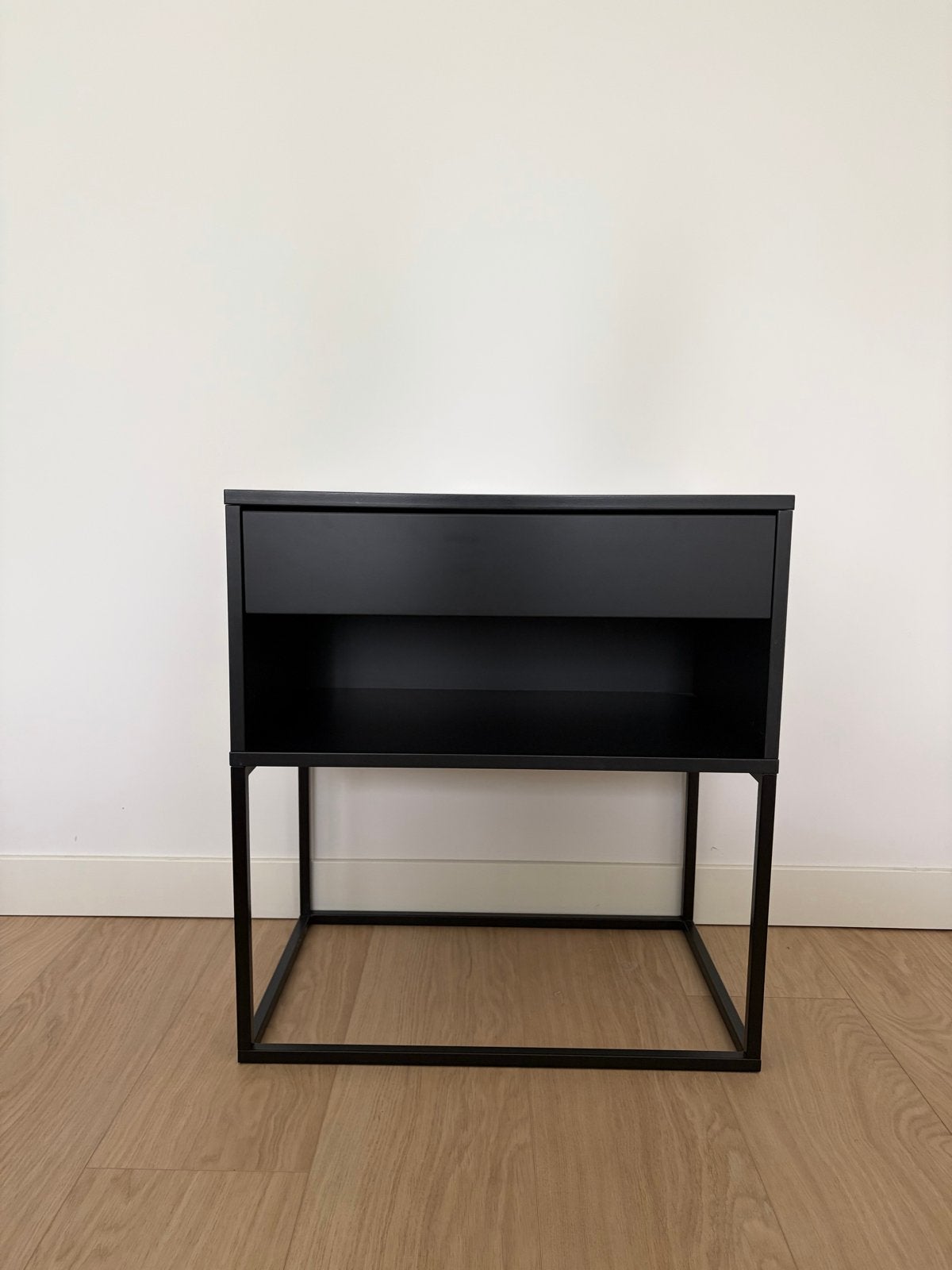 Ikea Vikhammer Nachtkastje - Zwart, Ophalen, 55 tot 70 cm, Zo goed als nieuw, 45 tot 65 cm