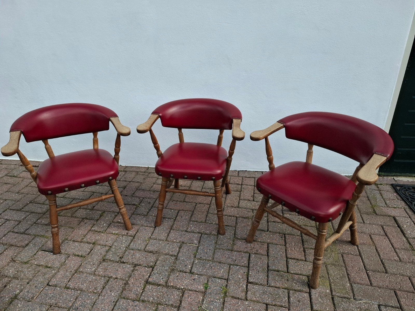 Stoeltjes met lederen zitting, Ophalen